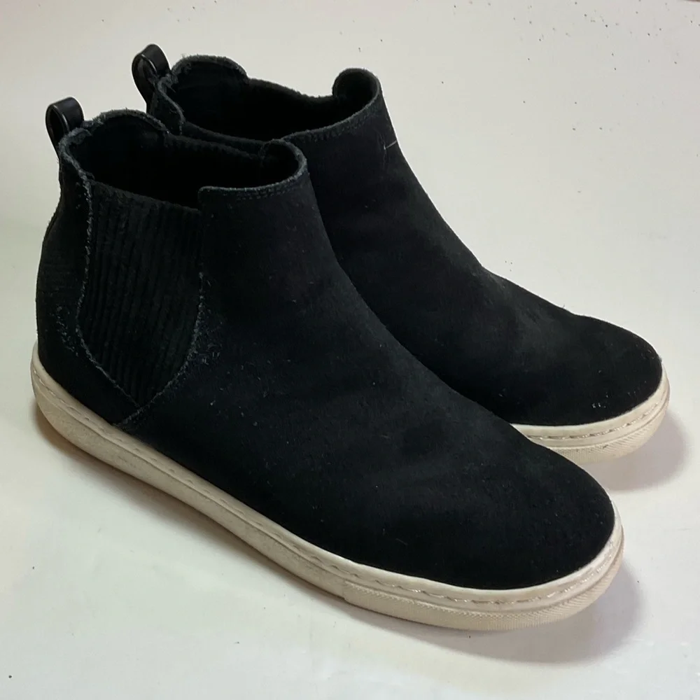 Skechers Goldie Never Tell Hidden Wedge Suede Slip On Boots Size‎ 8.5